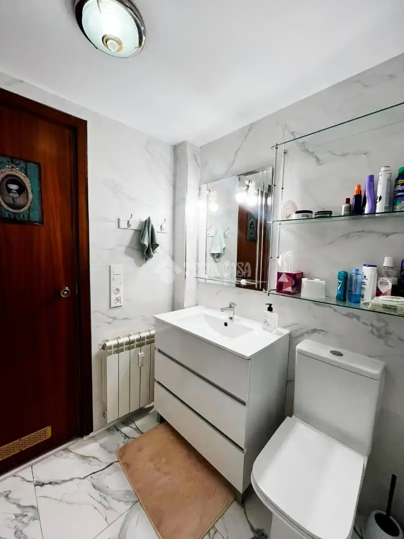 Baño de Piso en venta en Utebo con Balcón