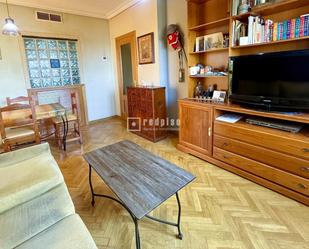 Sala d'estar de Pis en venda en  Madrid Capital amb Aire condicionat, Calefacció i Parquet
