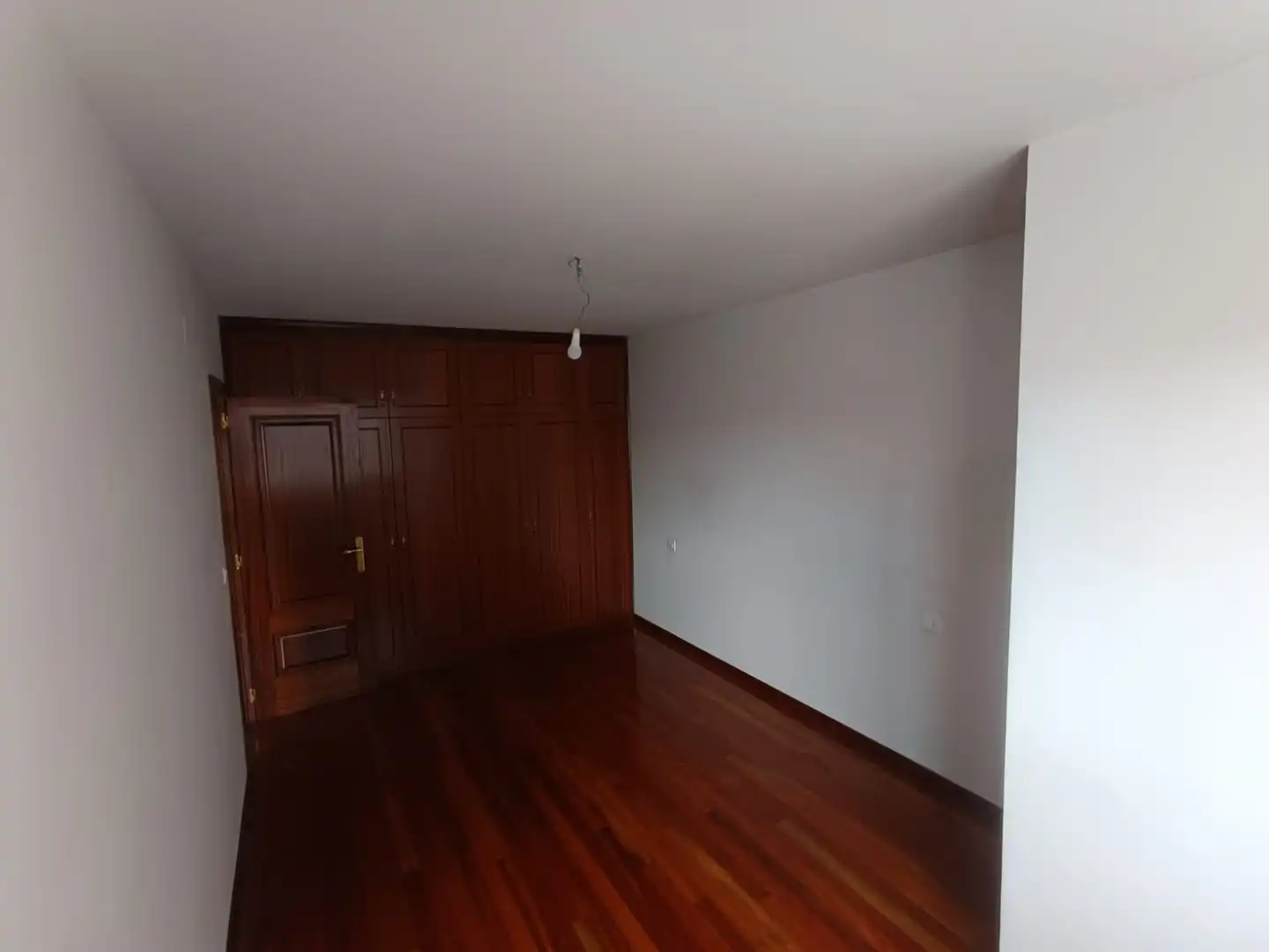 Dormitori de Pis de lloguer en Ourense Capital  amb Calefacció, Parquet i Traster