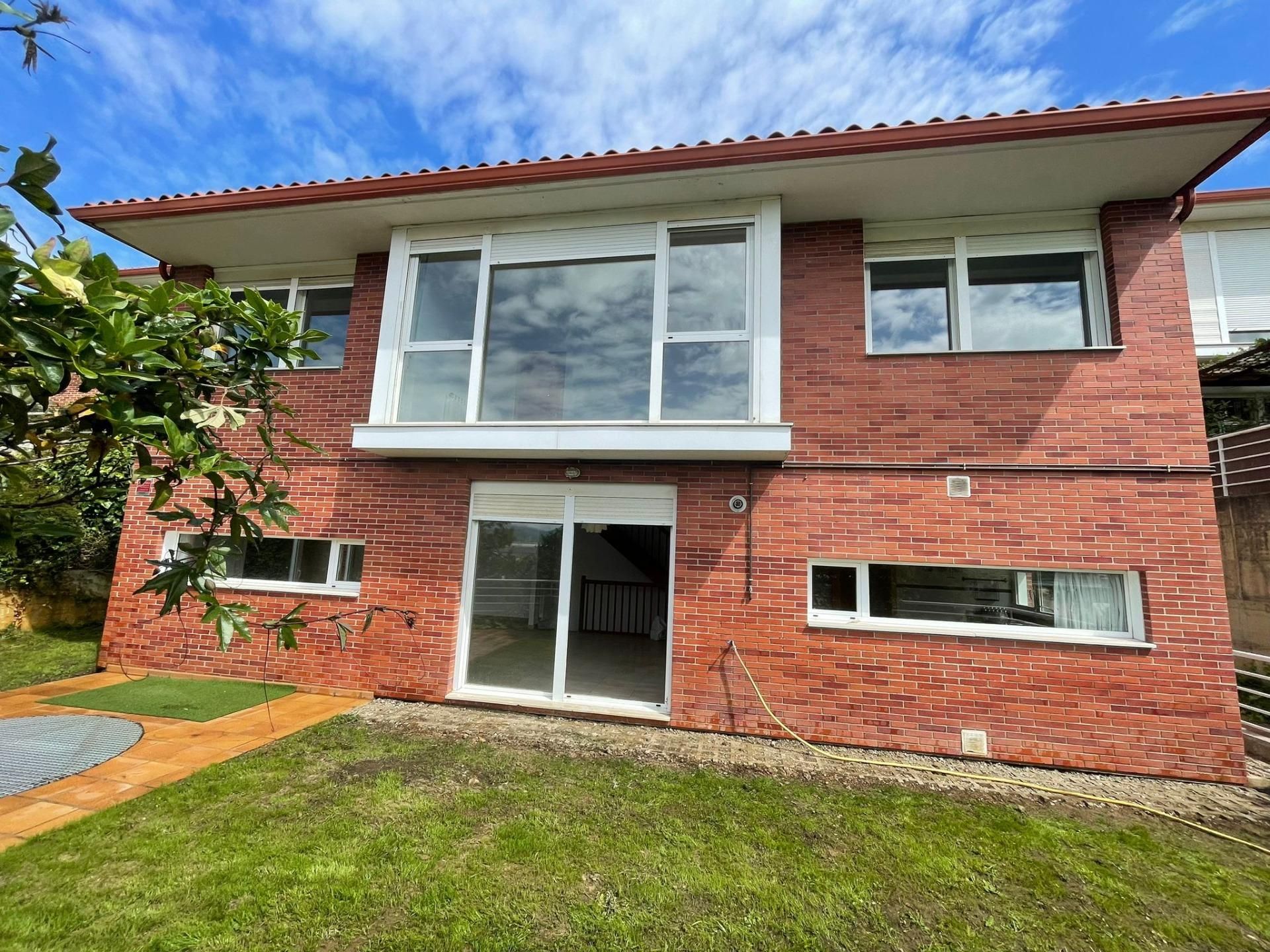 Exterior view of House or chalet for sale in El Astillero    with Heating, Private garden and Terrace