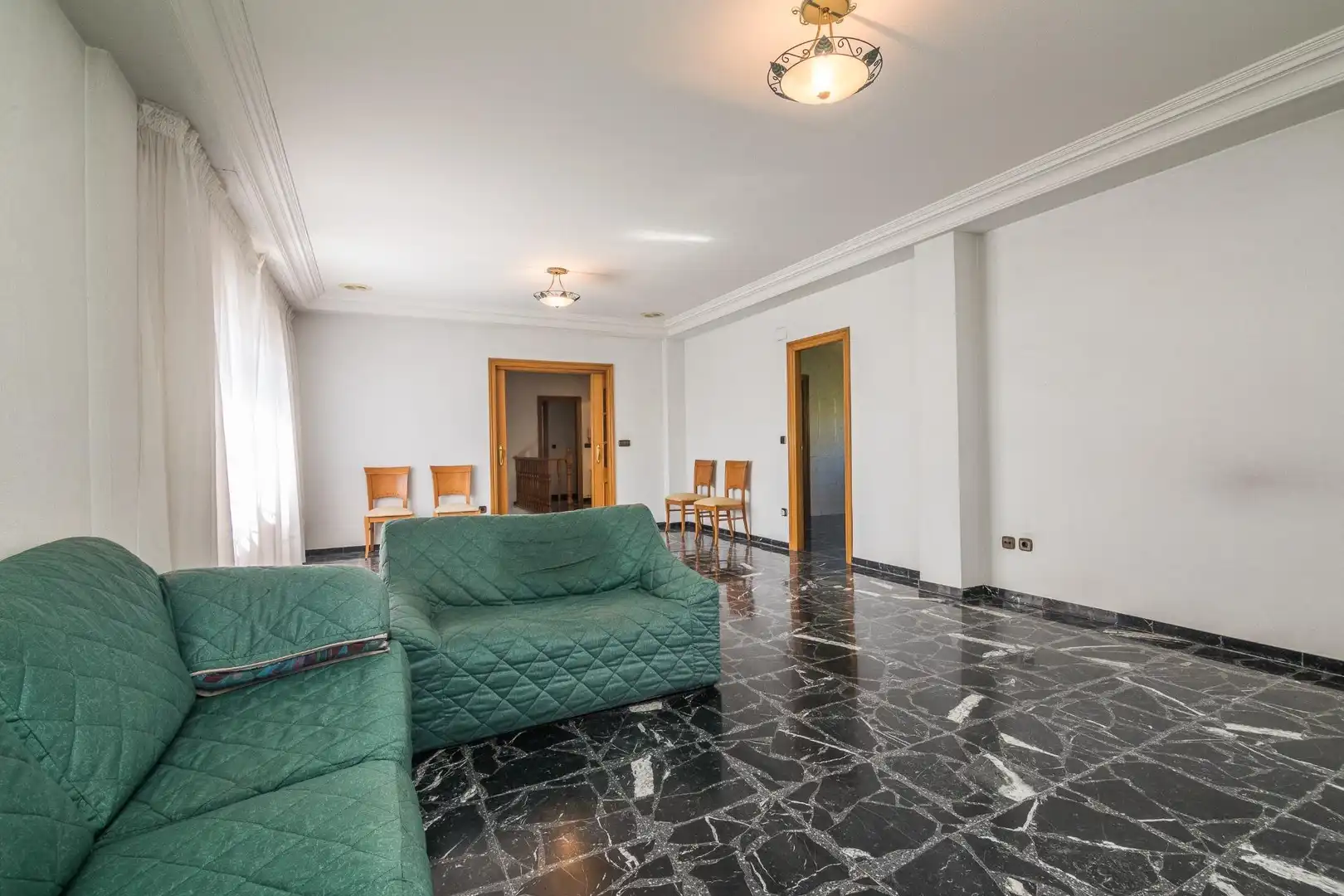 Sala d'estar de Casa o xalet en venda en Elche / Elx amb Jardí privat, Terrassa i Piscina