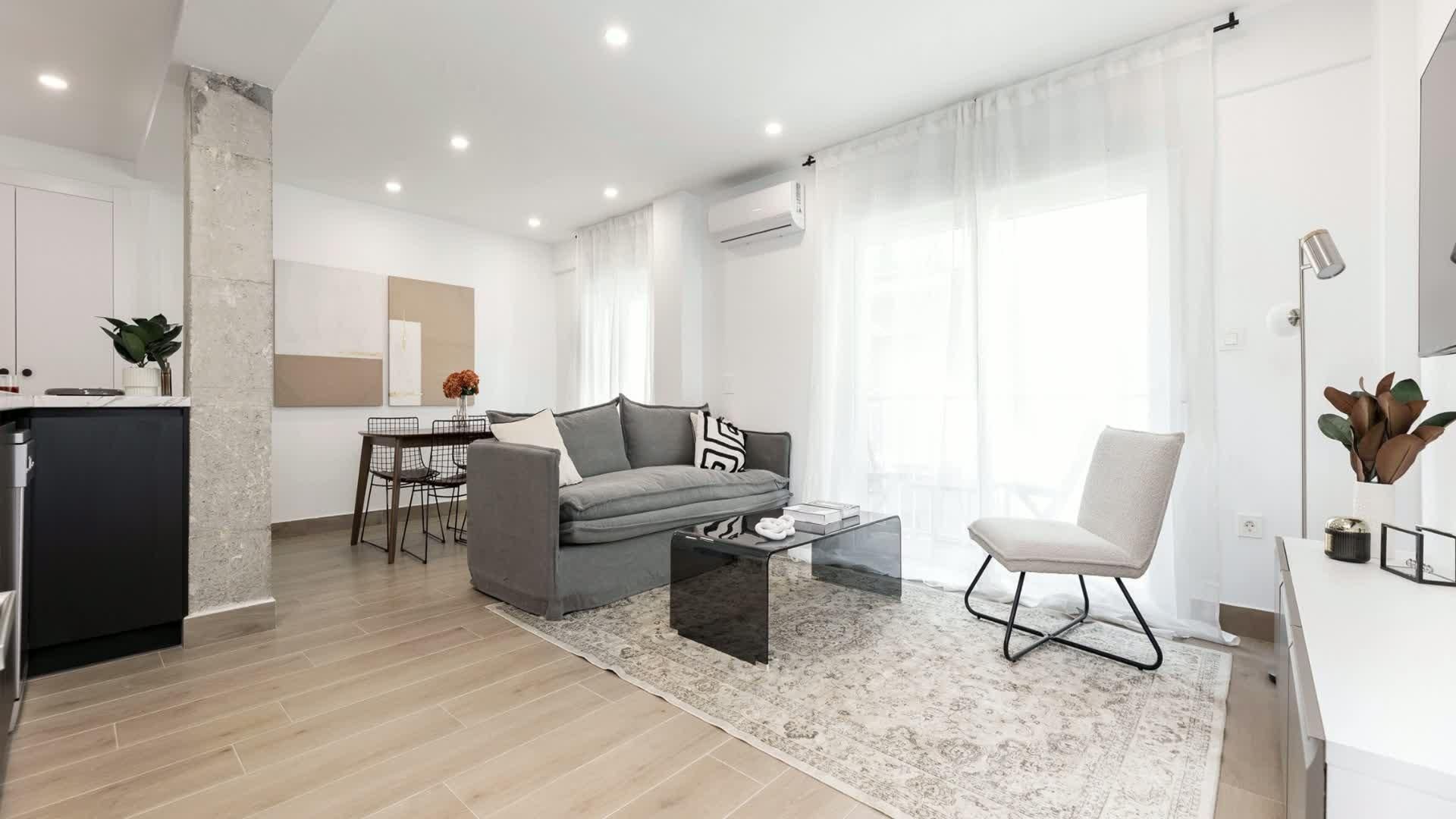 Living room of Flat for sale in  Granada Capital  with Air Conditioner and Balcony