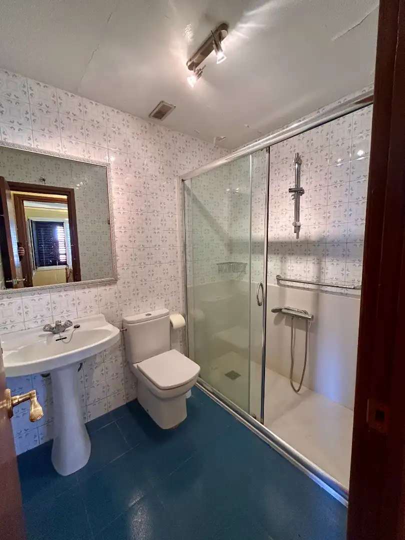 Baño de Apartamento en venta en Zarautz con Terraza, Amueblado y Horno
