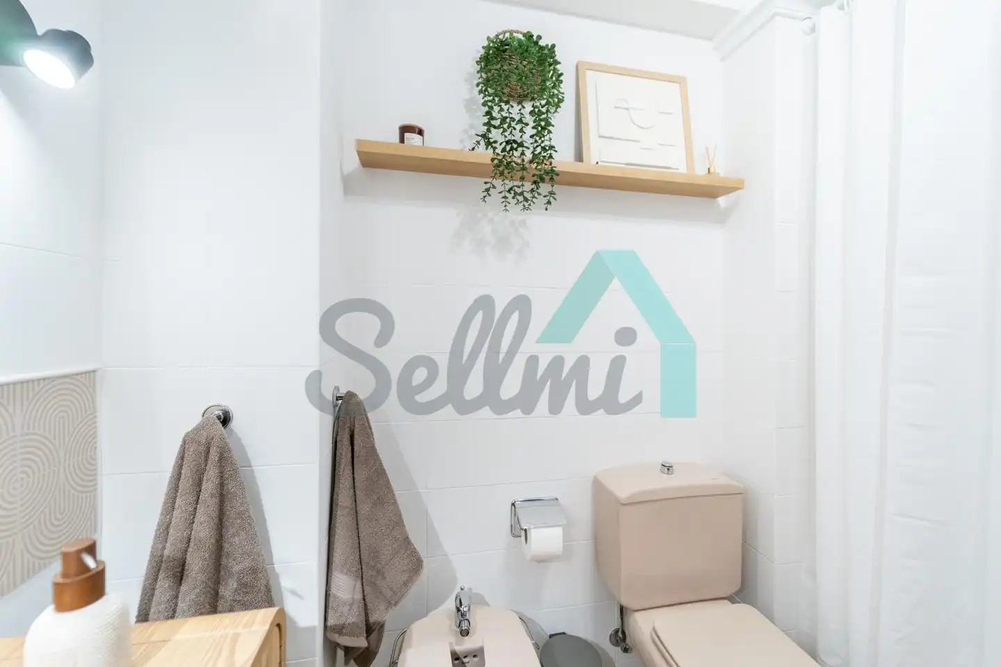 Badezimmer von Wohnung zur Miete in Oviedo  mit Heizung, Parkett und Möbliert