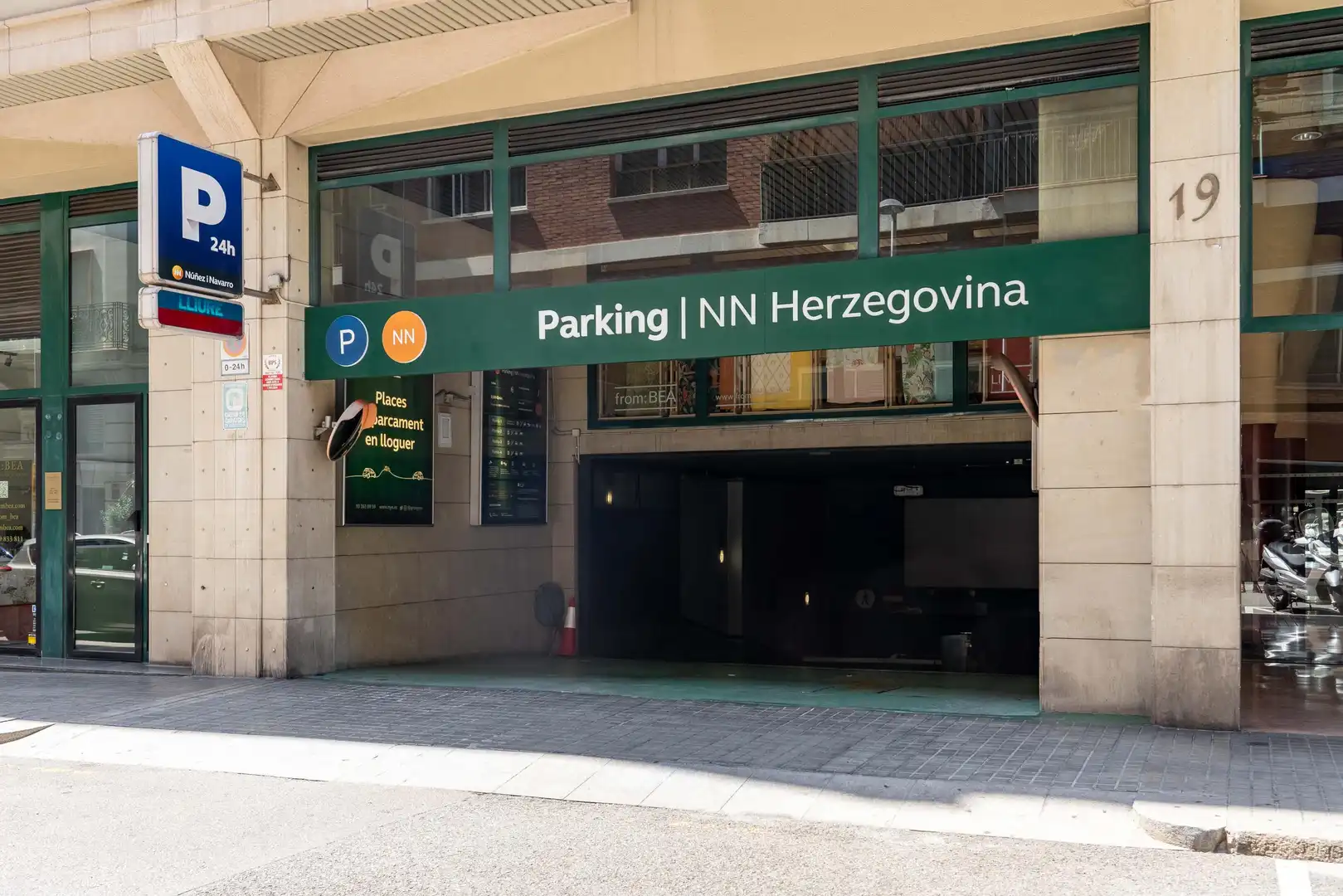 Parkplatz von Garage zur Miete in Barcelona