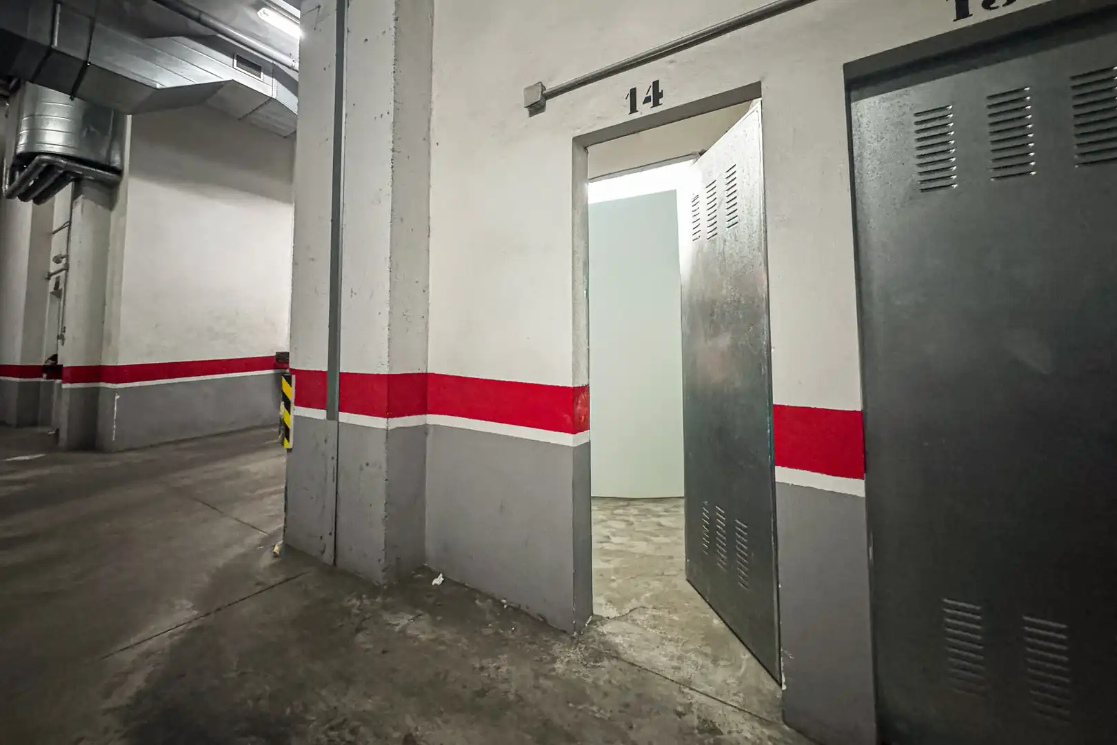 Parking de Piso en venta en Almería con Trastero