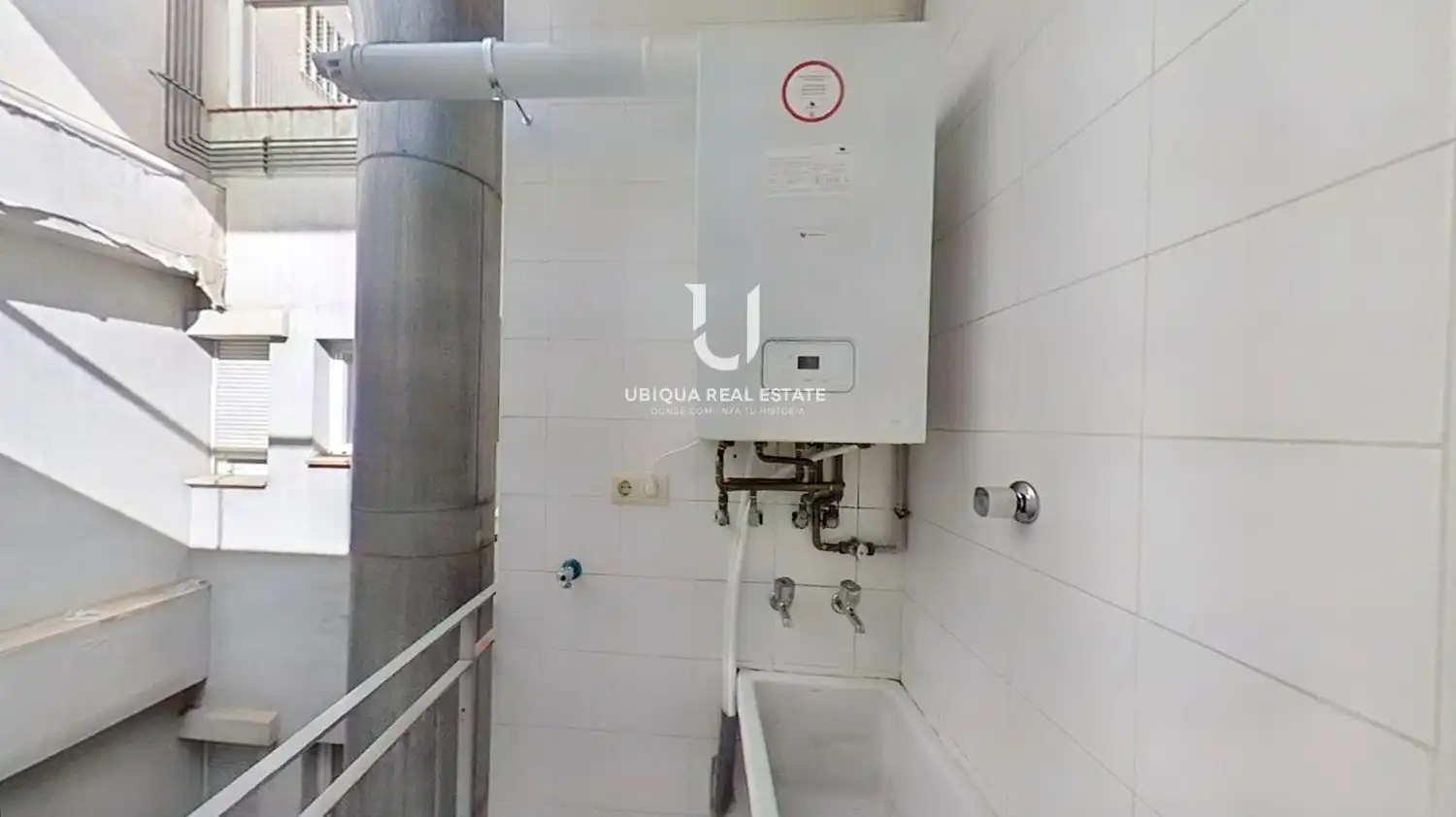 Baño de Piso en venta en Barcelona con Calefacción, Piscina y Piscina comunitaria