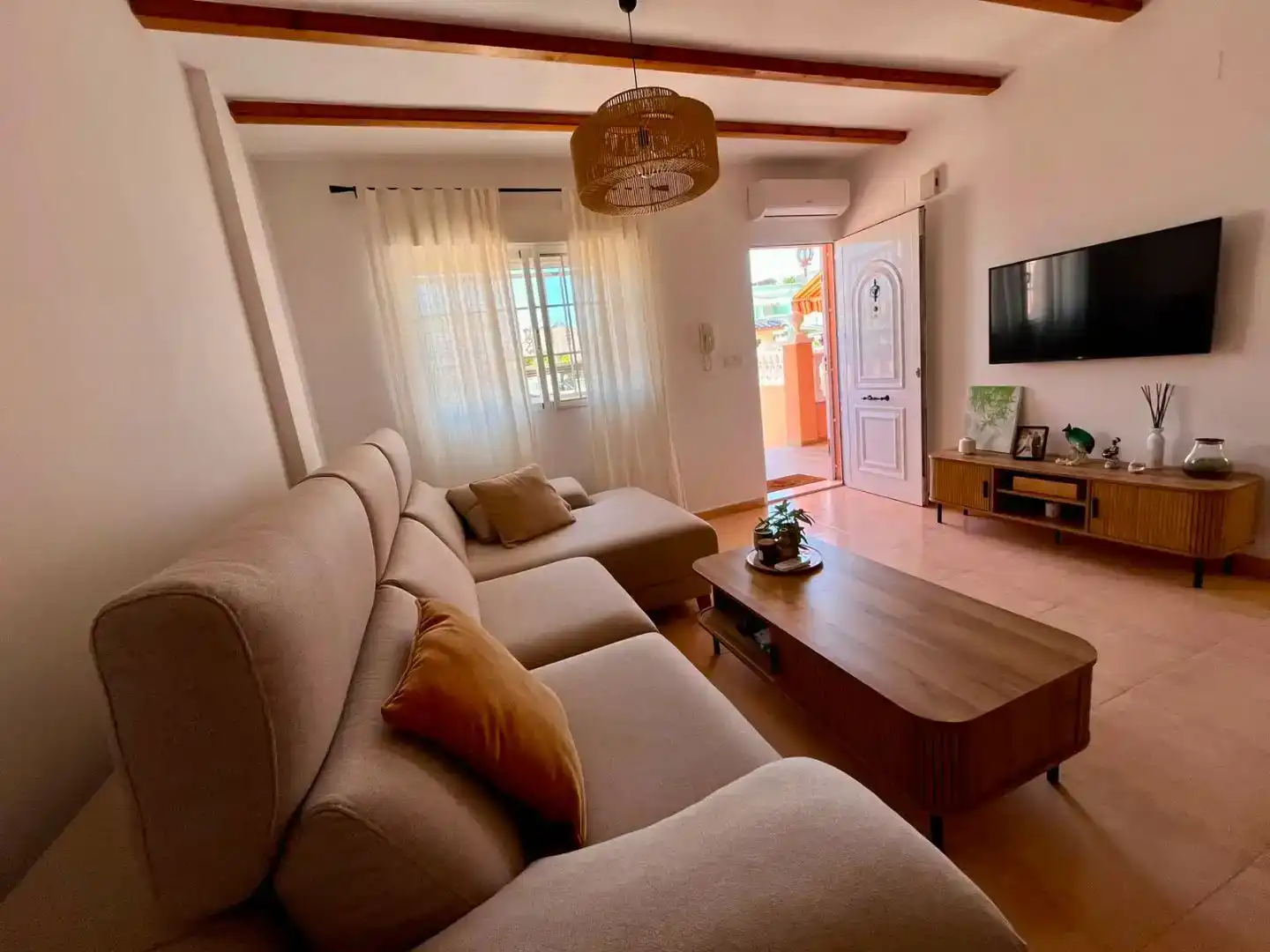 Sala d'estar de Casa adosada en venda en Santa Pola amb Aire condicionat, Piscina i Balcó