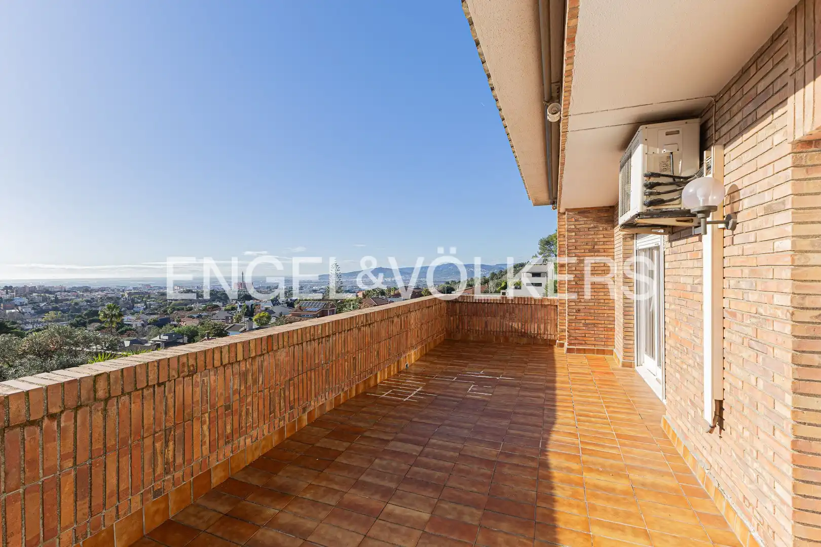 Vista exterior de Casa o chalet en venta en Sant Just Desvern con Aire acondicionado, Calefacción y Jardín privado