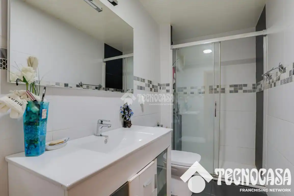 Badezimmer von Wohnung zum Verkauf in Mataró mit Klimaanlage und Balkon