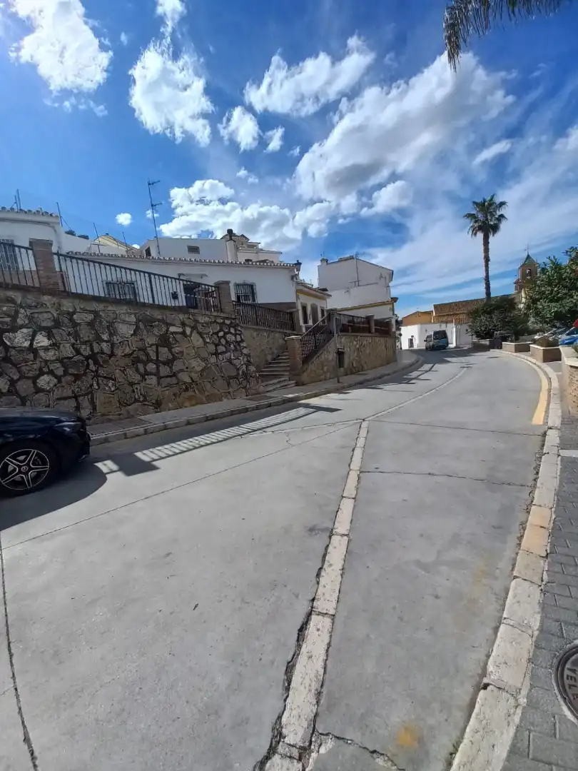 Außenansicht von Einfamilien-Reihenhaus zum Verkauf in Vélez-Málaga mit Terrasse und Abstellraum