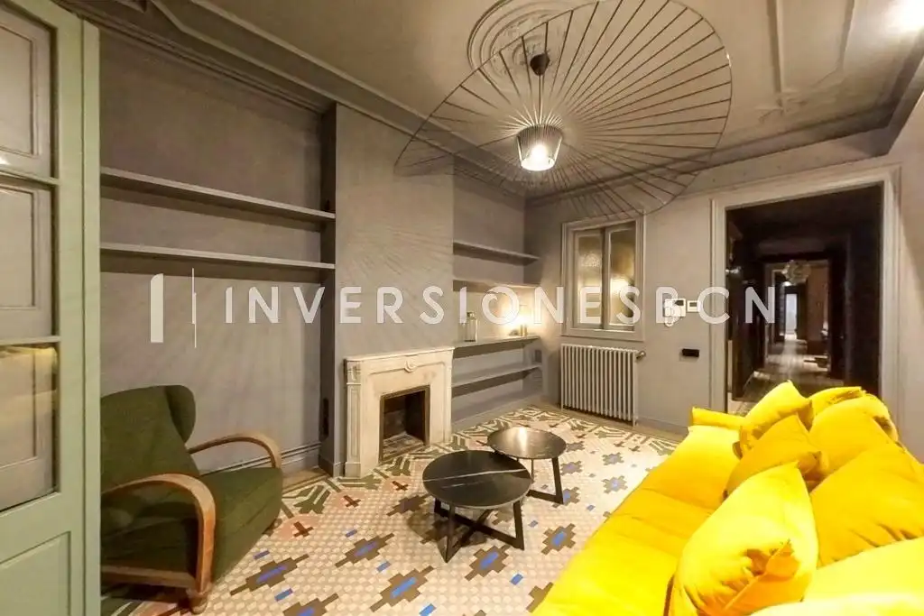 Flat for rent in Calle TRAFALGAR, Sant Pere, Sta. Caterina i la Ribera