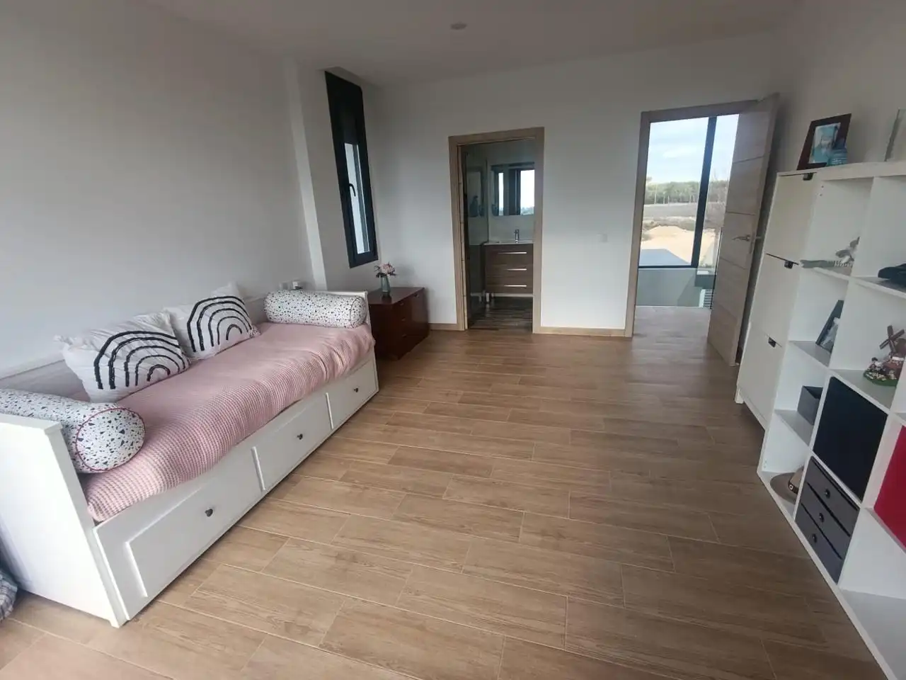 Dormitori de Casa o xalet en venda en Puerto Real amb Aire condicionat, Jardí privat i Terrassa