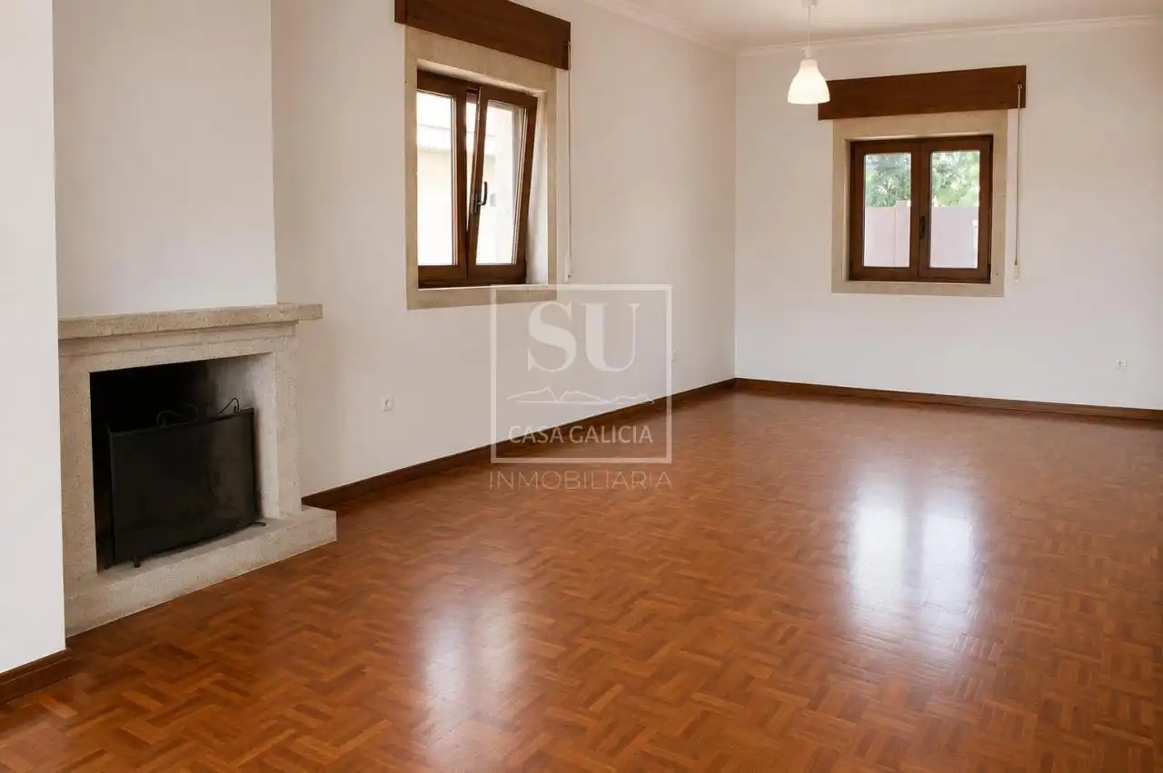 Sala d'estar de Casa o xalet en venda en Nigrán amb Calefacció, Jardí privat i Terrassa