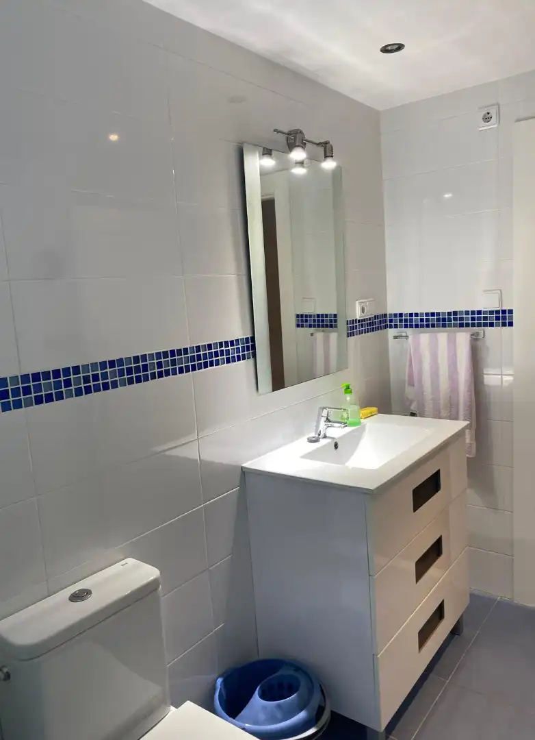 Baño de Piso en venta en Avilés con Amueblado y Balcón