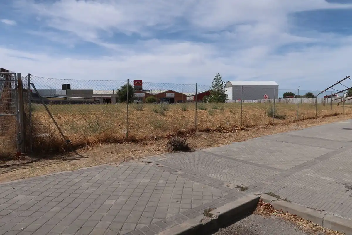 Terreny industrial en venda a Av. de América