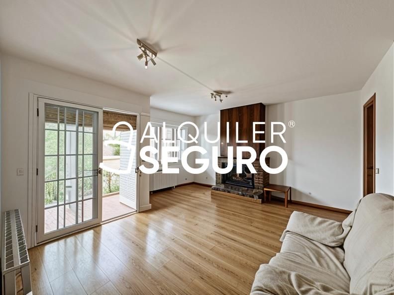 Sala d'estar de Pis de lloguer en Moralzarzal amb Calefacció, Terrassa i Piscina