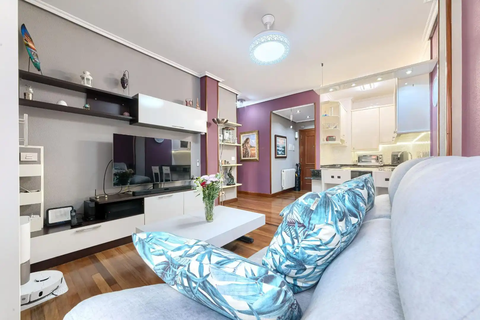 Sala de estar de Apartamento en venta en Barakaldo  con Calefacción, Trastero y Amueblado