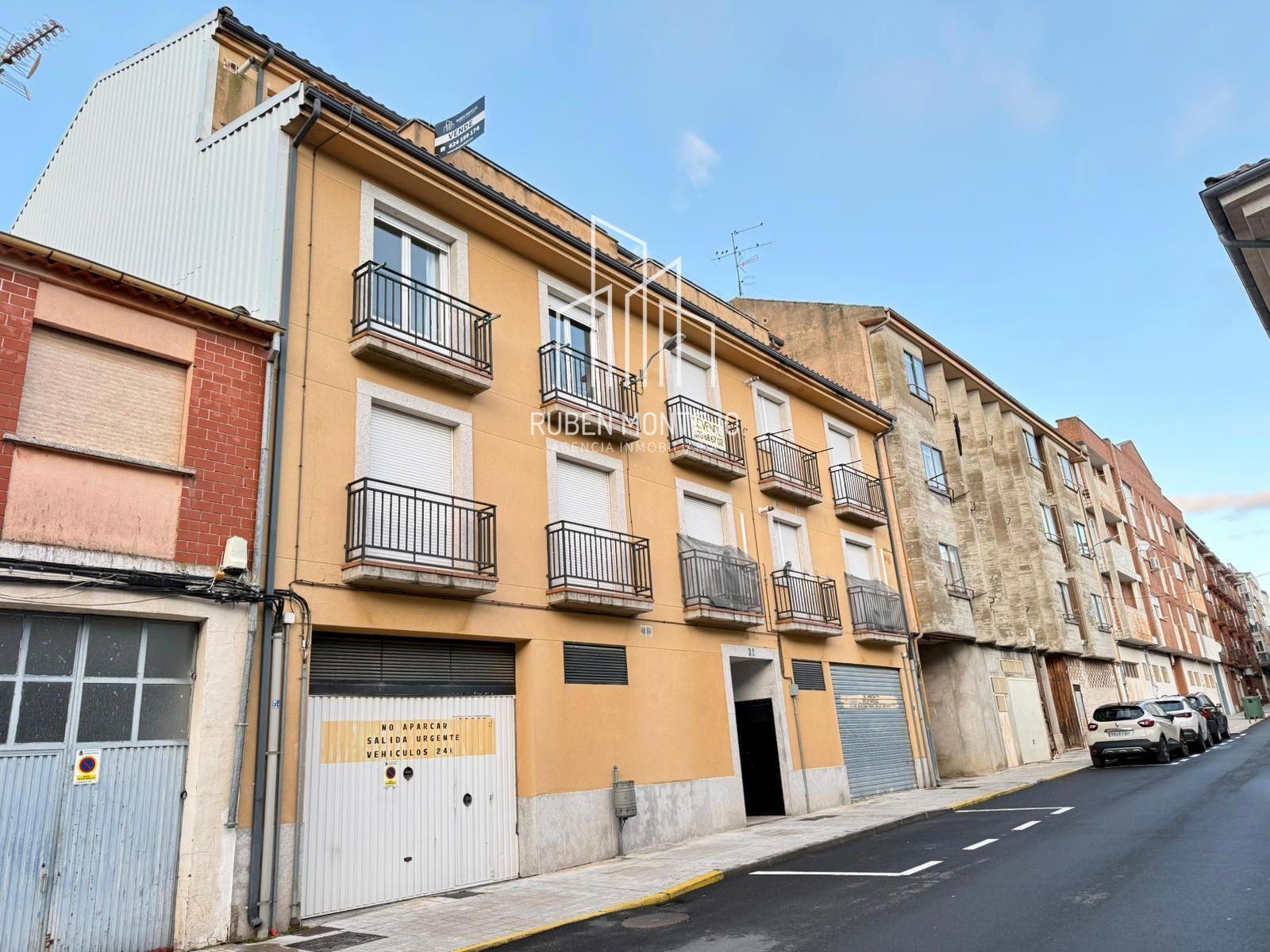 Vista exterior de Ático en venta en Vitigudino con Calefacción, Terraza y Lavadora