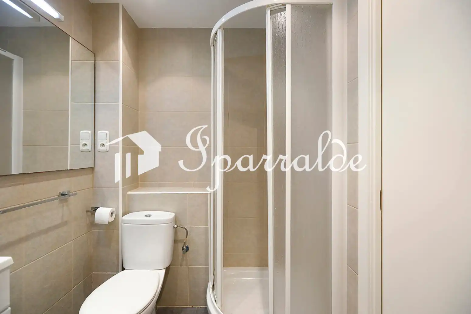 Baño de Piso en venta en Biriatou con Calefacción, Parquet y Amueblado
