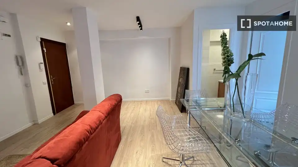 Flat for rent in Madrid  with Air Conditioner, Heating and Furnished