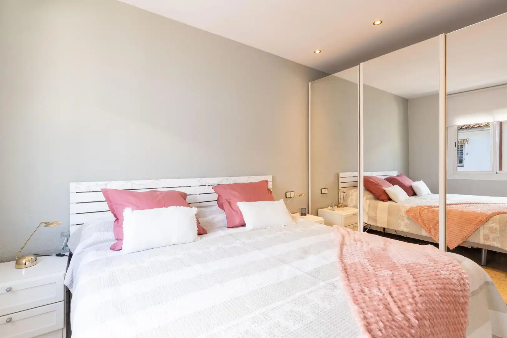 Schlafzimmer von Einfamilien-Reihenhaus zum Verkauf in Santa Perpètua de Mogoda mit Klimaanlage, Heizung und Abstellraum