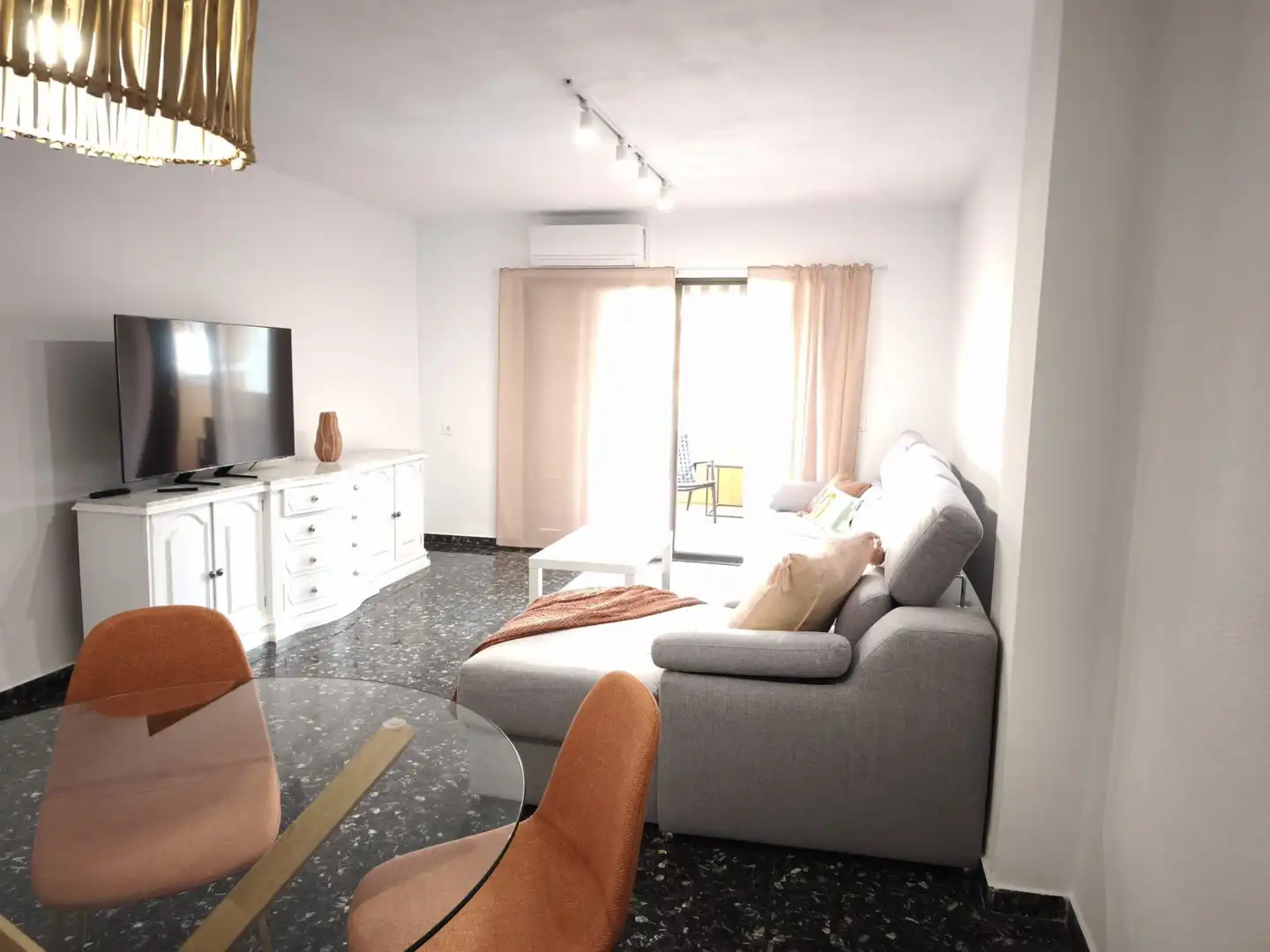 Wohnzimmer von Wohnung zur Miete in Valencia mit Klimaanlage, Möbliert und Balkon