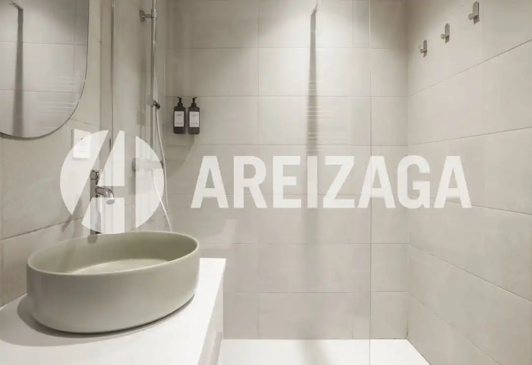 Badezimmer von Wohnung zum Verkauf in Donostia - San Sebastián  mit Heizung und Balkon