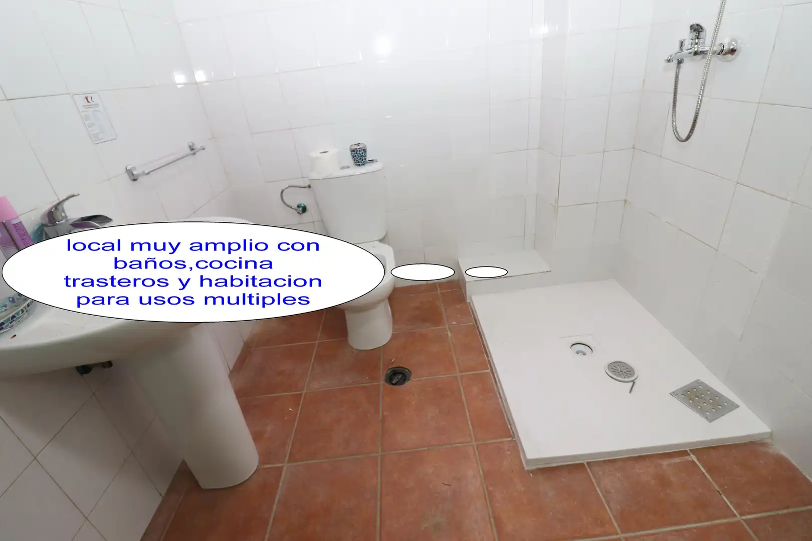 Badezimmer von Geschaftsraum zum Verkauf in Aljaraque mit Klimaanlage und Heizung