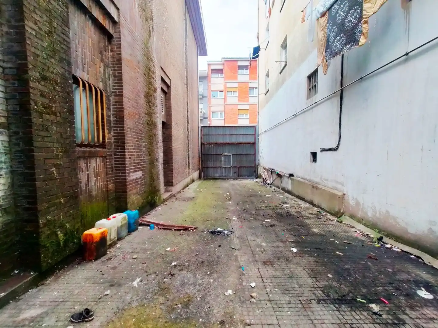 Vista exterior de Nave industrial en venta en Pravia