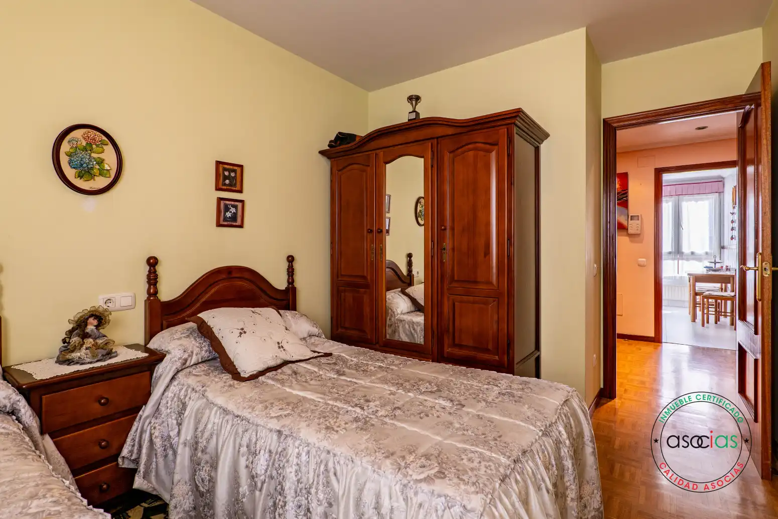 Habitación de Piso en venta en Gijón  con Calefacción, Parquet y Trastero