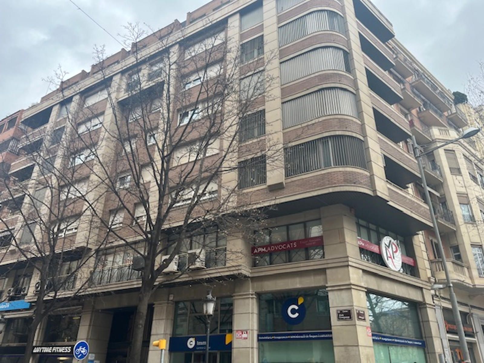 Piso de alquiler en Lluis Companys, Instituts - Universitat