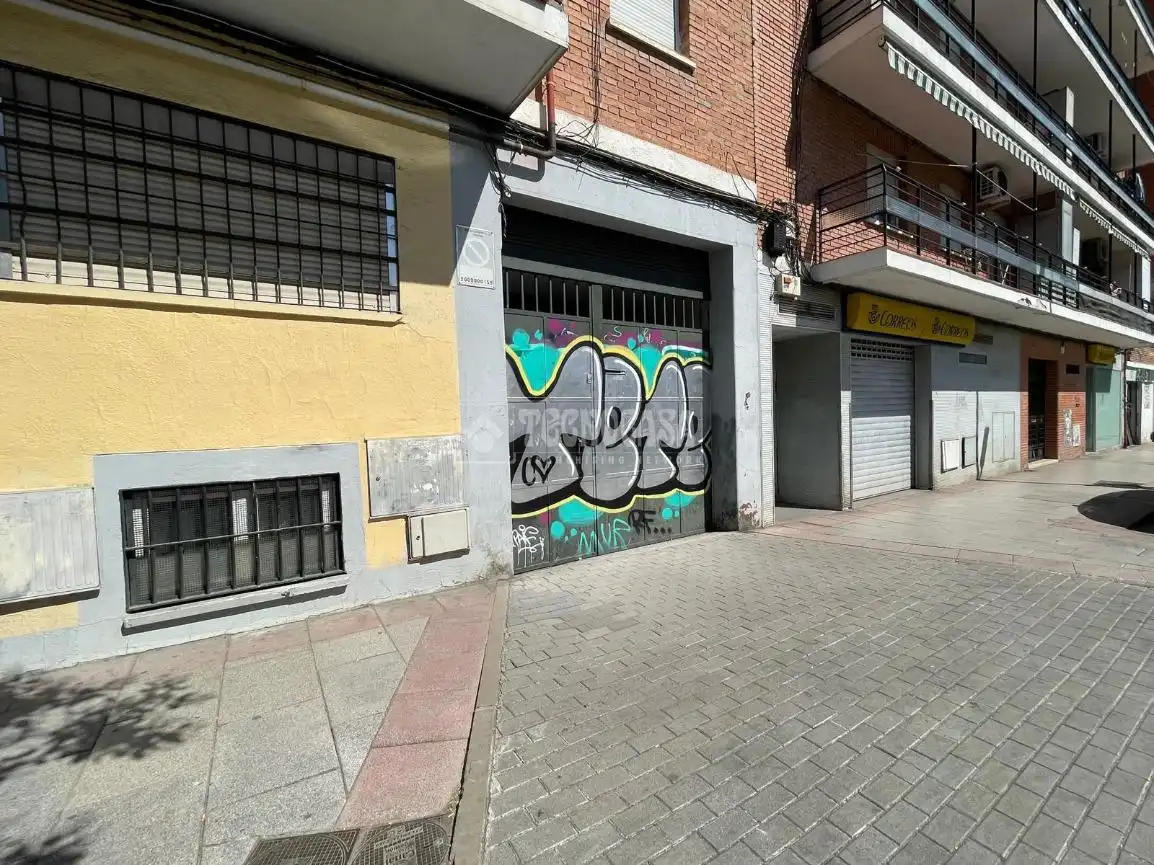 Local comercial en venda a C/ de Boltaña