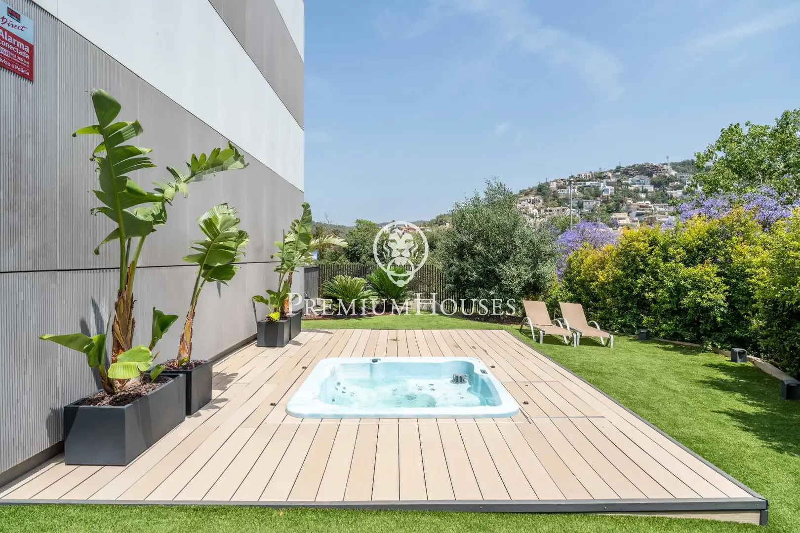Terrasse von Erdgeschoss zum Verkauf in Sitges mit Klimaanlage, Privatgarten und Parkett