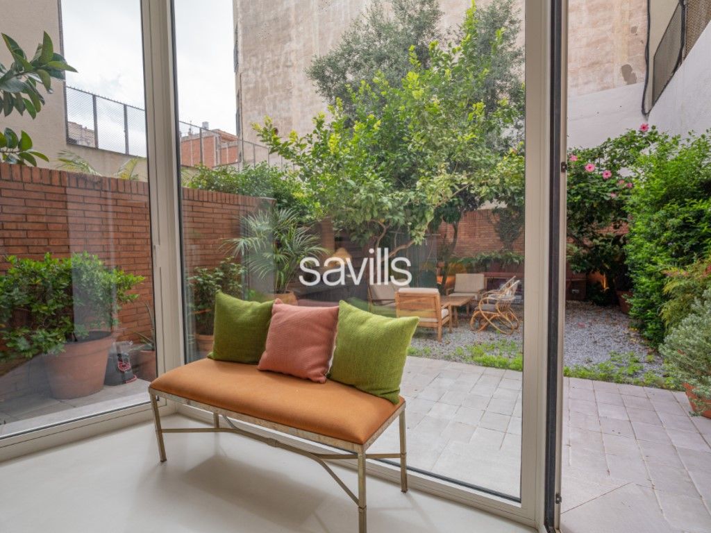 Living room of House or chalet for sale in  Barcelona Capital  with Air Conditioner, Private garden and Balcony
