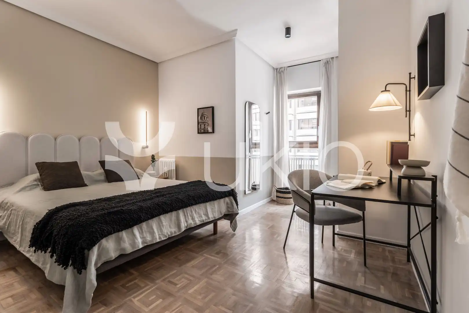 Dormitori de Apartament de lloguer en Madrid amb Aire condicionat, Calefacció i Moblat