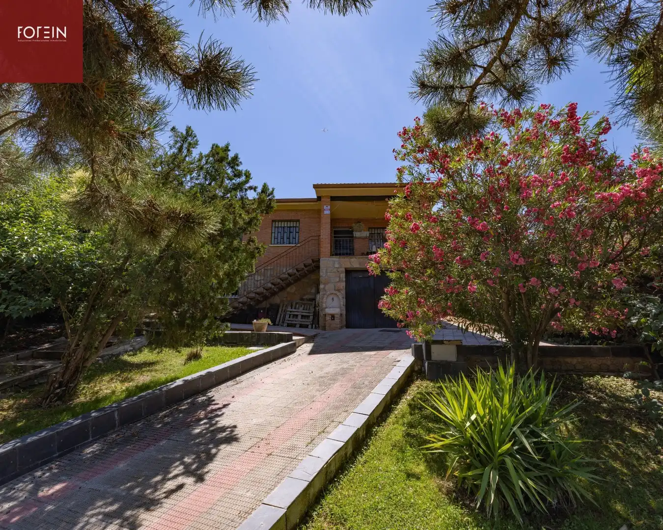 Vista exterior de Casa o chalet en venta en El Casar con Aire acondicionado, Calefacción y Jardín privado