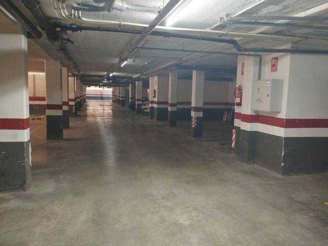 Garaje en Alquiler en Carrer de Rafael Casanova, 26 en Les Salines - Pla de Sant Pere