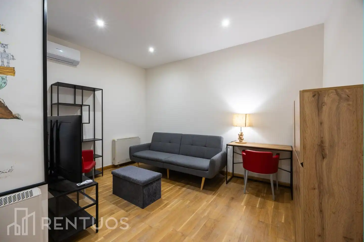 Living room of Flat for rent in Madrid  with Air Conditioner, Heating and Furnished