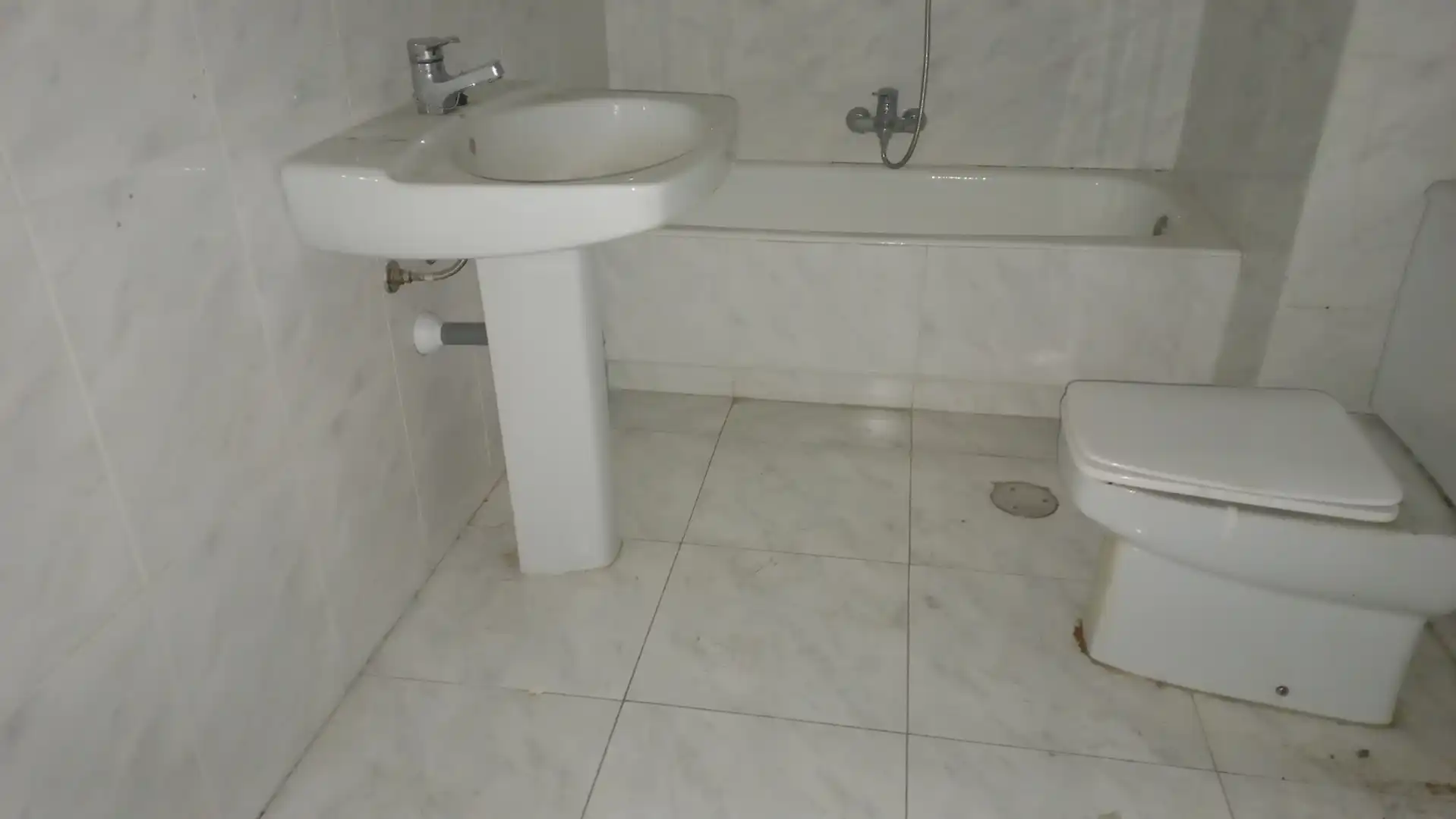 Bany de Pis en venda en Zamora Capital  amb Calefacció, Parquet i Traster