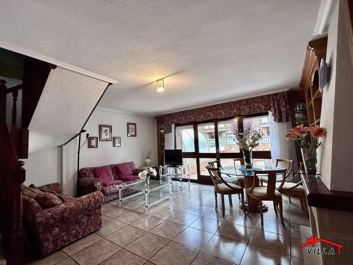 Sala de estar de Casa adosada en venta en Laredo con Calefacción