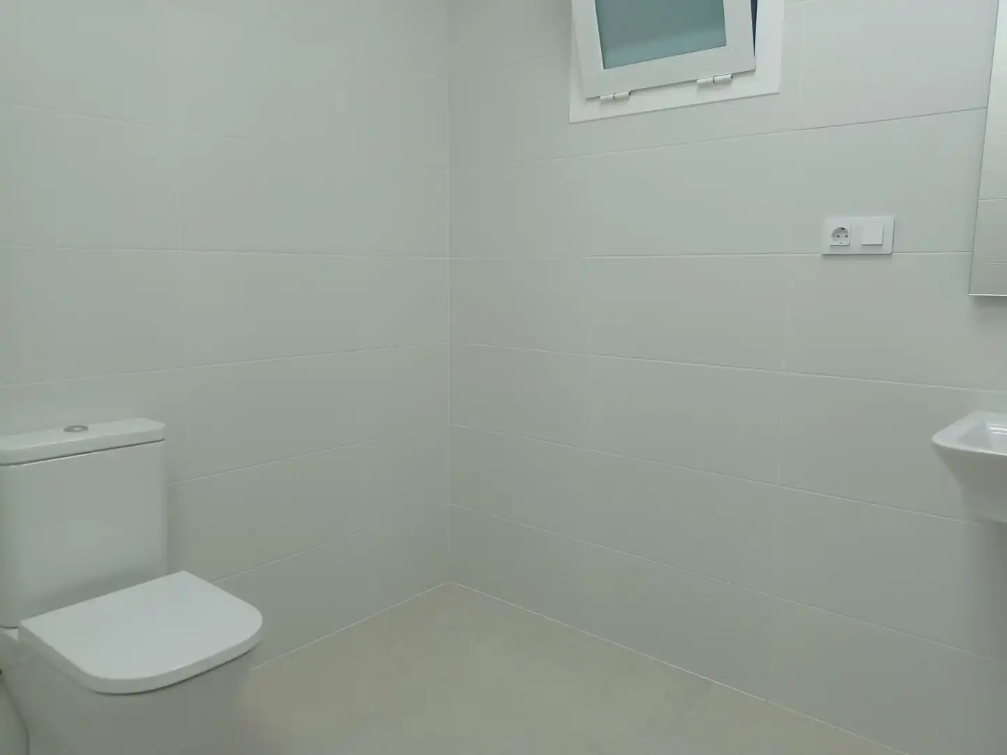 Badezimmer von Fabrikhallen zur Miete in Ontinyent