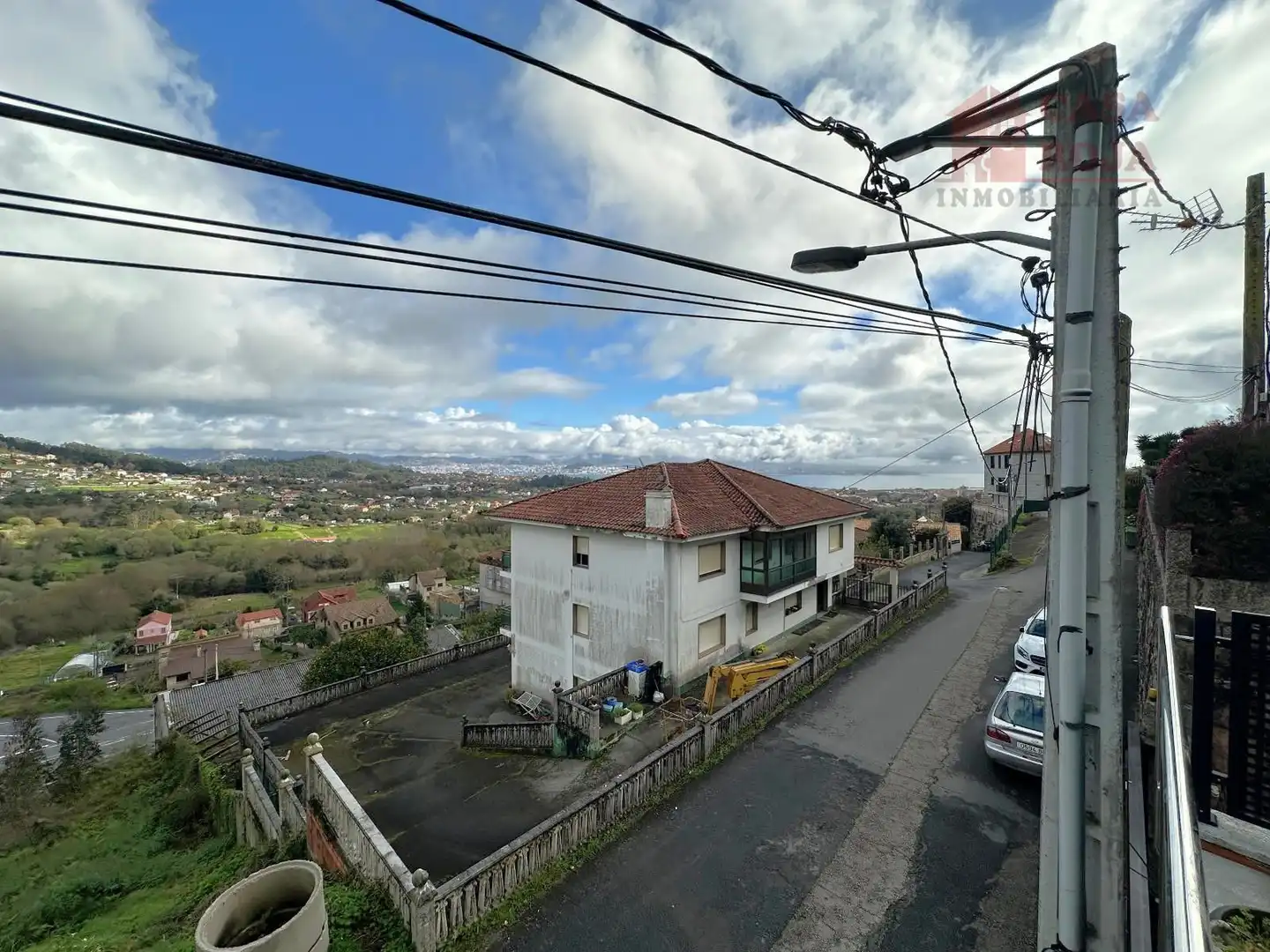 Vista exterior de Casa o xalet en venda en Cangas  amb Calefacció, Traster i Forn