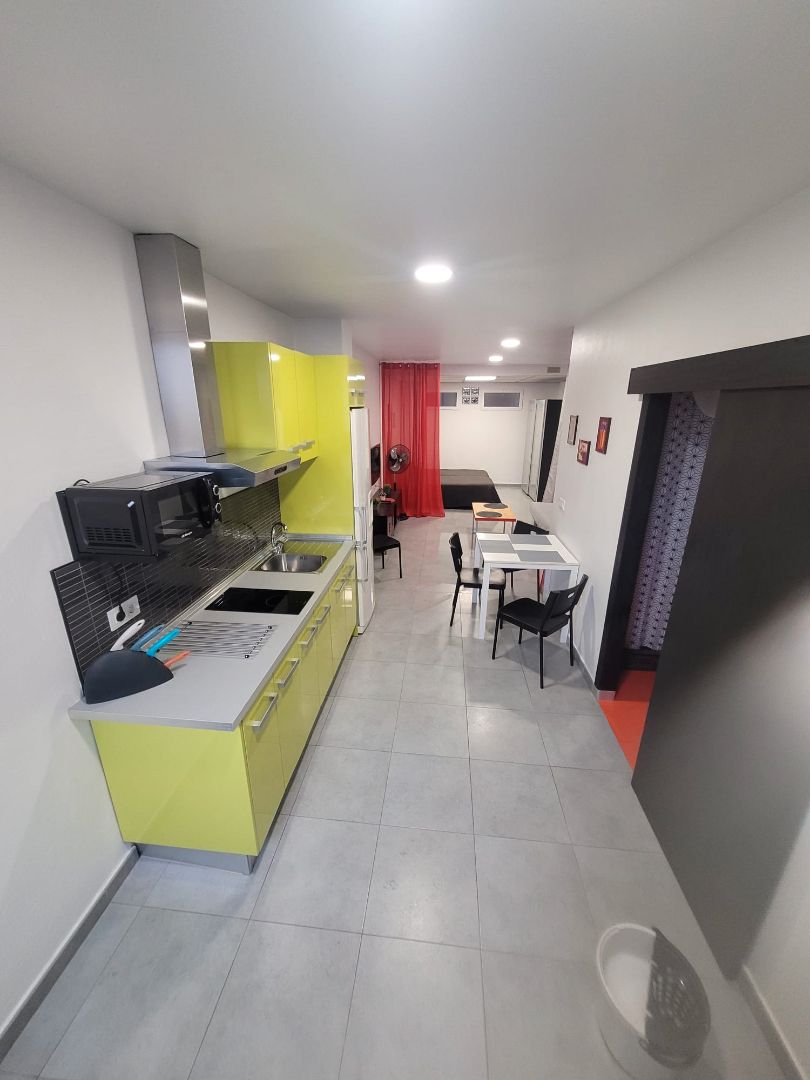 Cuina de Estudi de lloguer en Tarifa amb Moblat