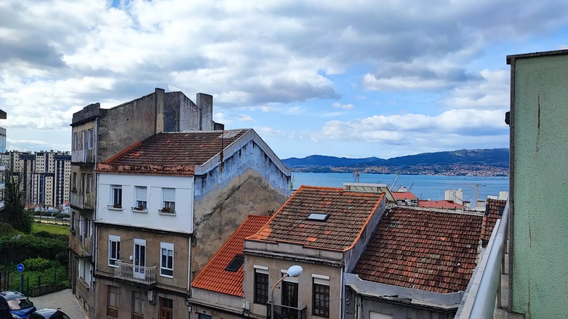 Vista exterior de Dúplex en venda en Vigo  amb Calefacció, Terrassa i Traster