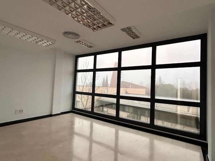 Oficina de lloguer en Las Rozas de Madrid amb Aire condicionat