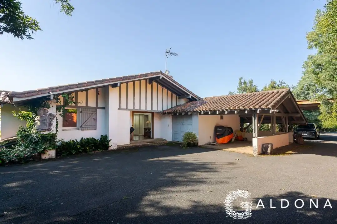 Vista exterior de Casa o chalet en venta en Urrugne con Calefacción, Jardín privado y Terraza