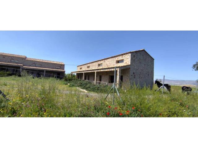 Edificio en Venta en Poligono 512 en Dólar