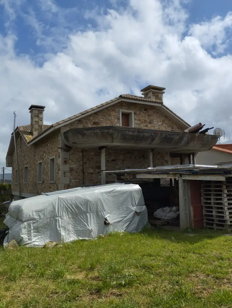 Vista exterior de Casa o xalet en venda en Coristanco amb Jardí privat, Terrassa i Balcó