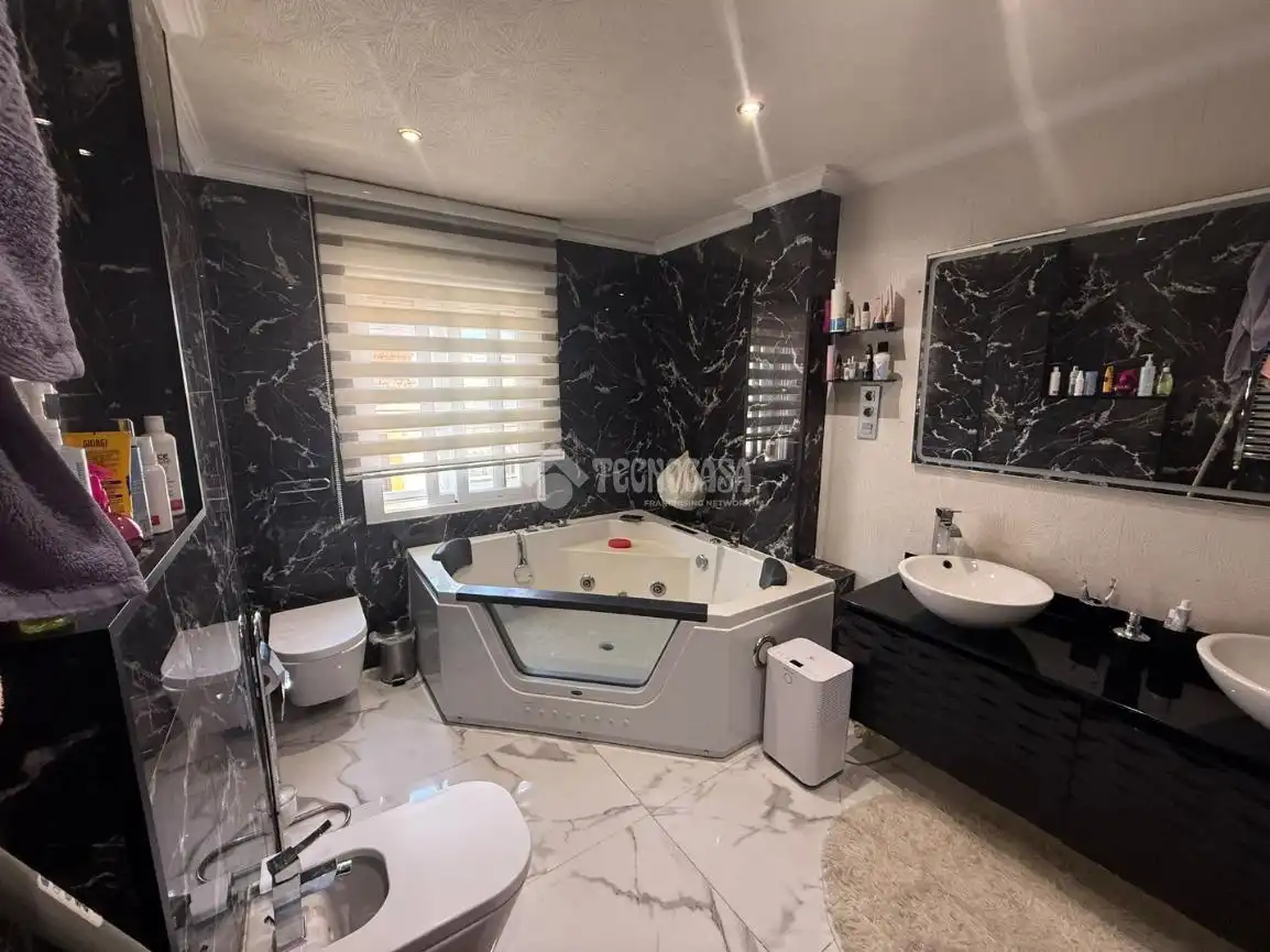 Bathroom of Flat for sale in Pintores - Ferial
